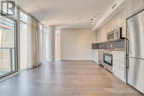 404 - 105 George Street, Toronto (Moss Park), ON - Indoor Photo Showing Kitchen