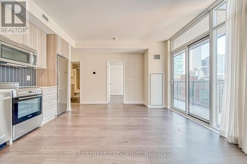 404 - 105 George Street, Toronto (Moss Park), ON - Indoor Photo Showing Kitchen