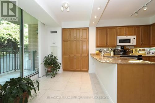 306 - 38 William Carson Crescent, Toronto (St. Andrew-Windfields), ON - Indoor Photo Showing Kitchen