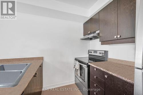 825 Cook Crescent, Shelburne, ON - Indoor Photo Showing Kitchen With Double Sink