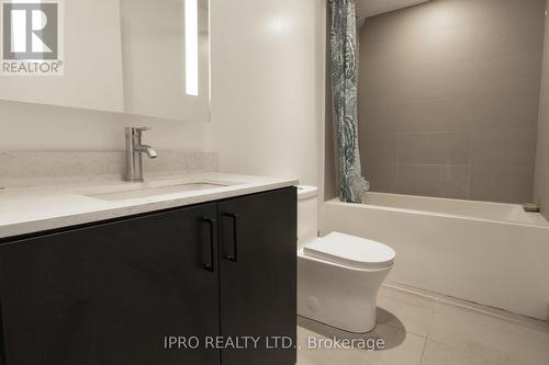 806 - 135 East Liberty Street, Toronto (Niagara), ON - Indoor Photo Showing Bathroom