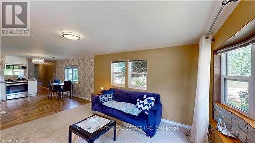 87 Sussex Square, Georgian Bluffs, ON - Indoor Photo Showing Living Room