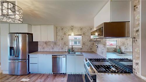 87 Sussex Square, Georgian Bluffs, ON - Indoor Photo Showing Kitchen