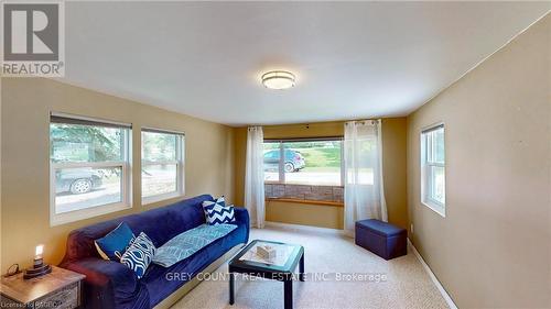 87 Sussex Square, Georgian Bluffs, ON - Indoor Photo Showing Living Room