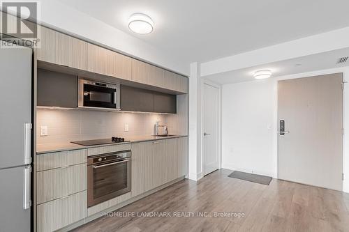 1720 - 585 Bloor Street E, Toronto (North St. James Town), ON - Indoor Photo Showing Kitchen