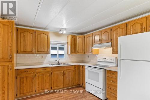 40 Linden Boulevard, Quinte West, ON - Indoor Photo Showing Kitchen With Double Sink