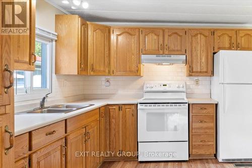 40 Linden Boulevard, Quinte West, ON - Indoor Photo Showing Kitchen With Double Sink