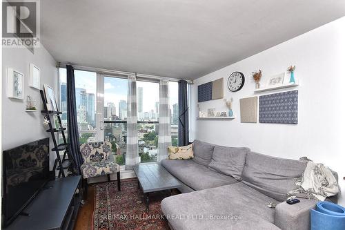 1512 - 320 Richmond Street E, Toronto (Moss Park), ON - Indoor Photo Showing Living Room