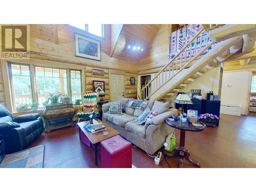 13711 283 Road, Fort St. John, BC - Indoor Photo Showing Living Room