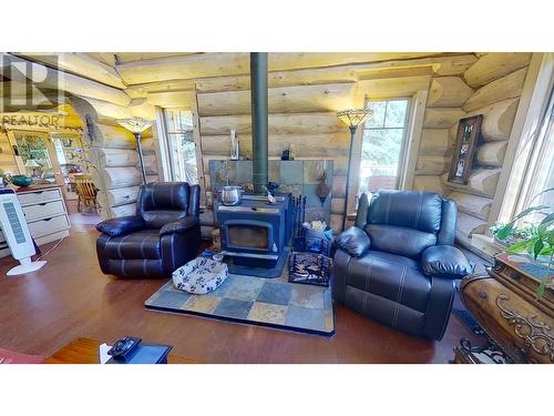 13711 283 Road, Fort St. John, BC - Indoor Photo Showing Living Room