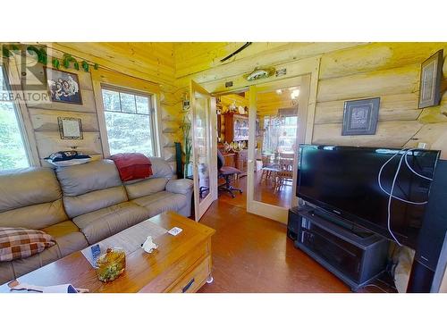 13711 283 Road, Fort St. John, BC - Indoor Photo Showing Living Room