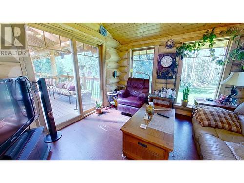 13711 283 Road, Fort St. John, BC - Indoor Photo Showing Living Room