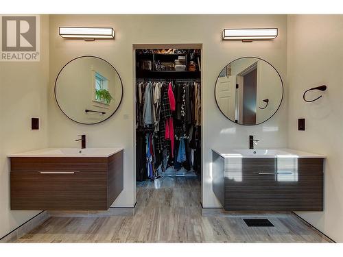 1007 Aurora Heights, West Kelowna, BC - Indoor Photo Showing Bathroom