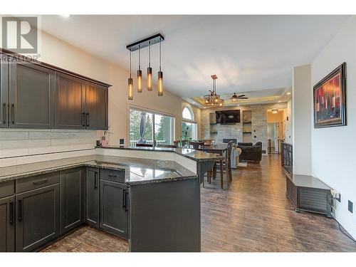 1007 Aurora Heights, West Kelowna, BC - Indoor Photo Showing Kitchen