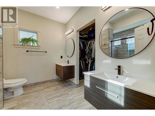 1007 Aurora Heights, West Kelowna, BC - Indoor Photo Showing Bathroom