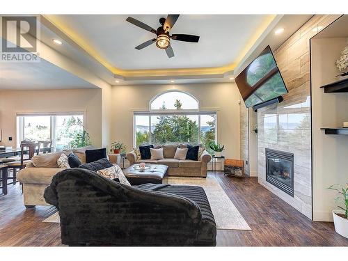 1007 Aurora Heights, West Kelowna, BC - Indoor Photo Showing Living Room With Fireplace