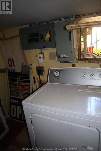 1050 Drouillard Street, Windsor, ON - Indoor Photo Showing Laundry Room