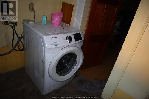 1050 Drouillard Street, Windsor, ON - Indoor Photo Showing Laundry Room