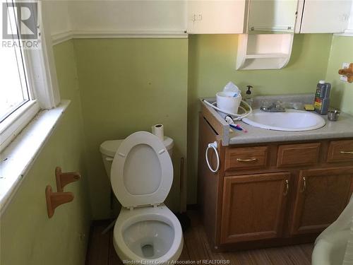 1050 Drouillard Street, Windsor, ON - Indoor Photo Showing Bathroom