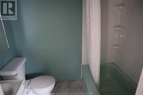 1050 Drouillard Street, Windsor, ON - Indoor Photo Showing Bathroom