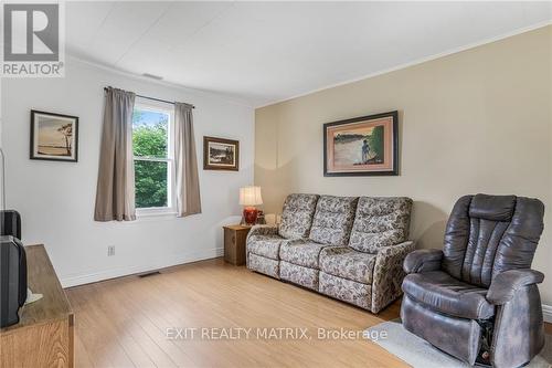 126 Mill Street, Prescott And Russell, ON - Indoor Photo Showing Living Room