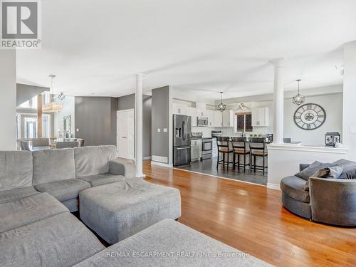 28 Garinger Crescent, Hamilton (Binbrook), ON - Indoor Photo Showing Living Room