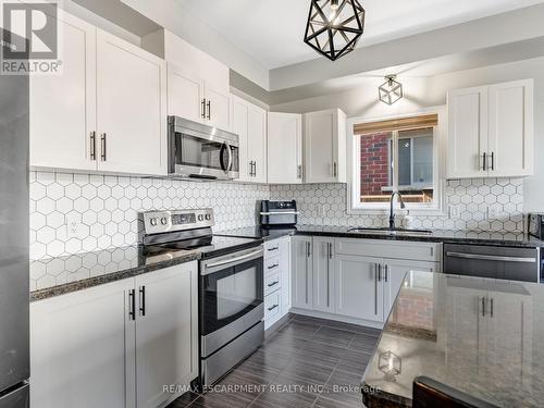 28 Garinger Crescent, Hamilton (Binbrook), ON - Indoor Photo Showing Kitchen With Upgraded Kitchen