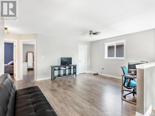 28 Garinger Crescent, Hamilton (Binbrook), ON - Indoor Photo Showing Living Room