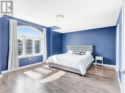 28 Garinger Crescent, Hamilton (Binbrook), ON - Indoor Photo Showing Bedroom