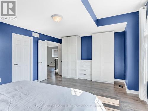 28 Garinger Crescent, Hamilton (Binbrook), ON - Indoor Photo Showing Bedroom