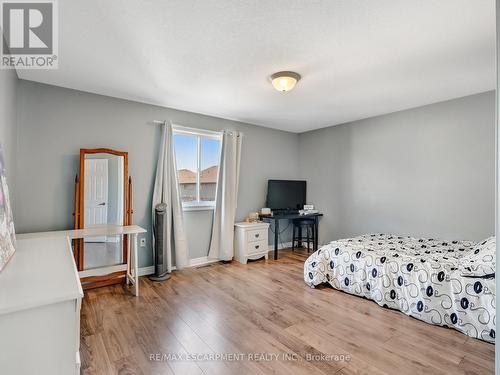 28 Garinger Crescent, Hamilton (Binbrook), ON - Indoor Photo Showing Bedroom