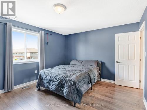 28 Garinger Crescent, Hamilton (Binbrook), ON - Indoor Photo Showing Bedroom