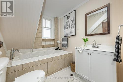 555 Grant Street N, Woodstock, ON - Indoor Photo Showing Bathroom