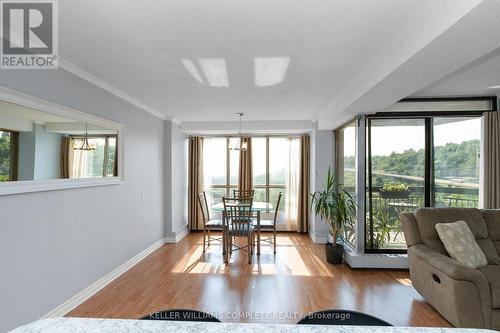 2206 - 150 Charlton Avenue E, Hamilton, ON - Indoor Photo Showing Living Room