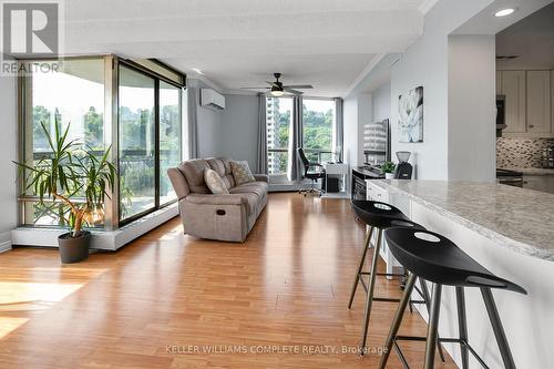 2206 - 150 Charlton Avenue E, Hamilton, ON - Indoor Photo Showing Living Room