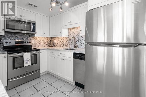 2206 - 150 Charlton Avenue E, Hamilton (Corktown), ON - Indoor Photo Showing Kitchen With Stainless Steel Kitchen With Upgraded Kitchen