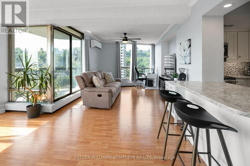 2206 - 150 Charlton Avenue E, Hamilton (Corktown), ON - Indoor Photo Showing Living Room