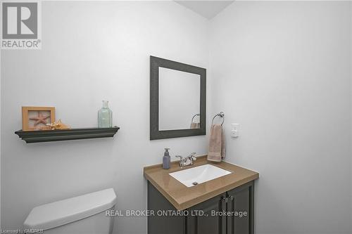 19 Humphrey Street, Hamilton (Waterdown), ON - Indoor Photo Showing Bathroom