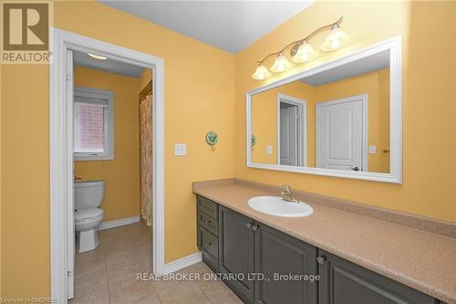 19 Humphrey Street, Hamilton (Waterdown), ON - Indoor Photo Showing Bathroom