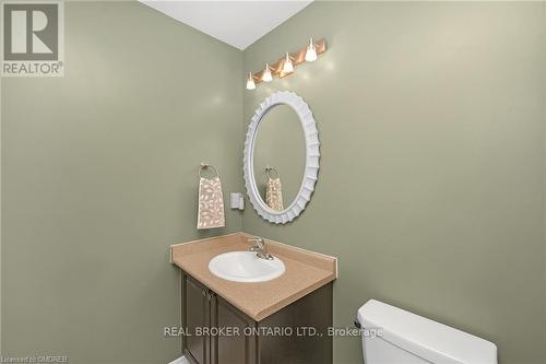 19 Humphrey Street, Hamilton (Waterdown), ON - Indoor Photo Showing Bathroom