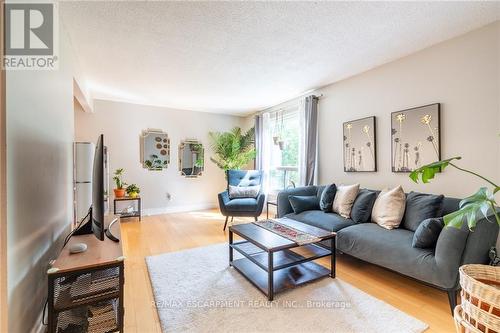 3 - 657 Francis Road, Burlington (Lasalle), ON - Indoor Photo Showing Living Room