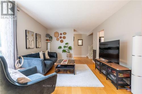 3 - 657 Francis Road, Burlington (Lasalle), ON - Indoor Photo Showing Living Room