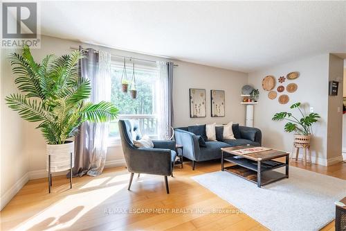 3 - 657 Francis Road, Burlington (Lasalle), ON - Indoor Photo Showing Living Room