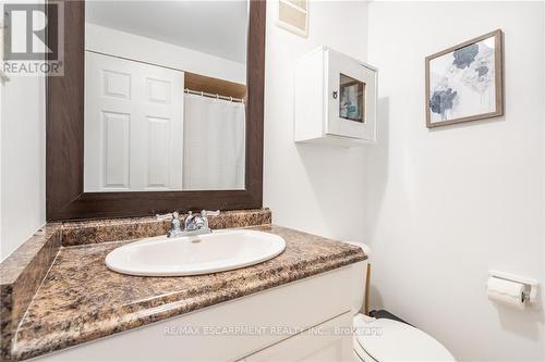 3 - 657 Francis Road, Burlington (Lasalle), ON - Indoor Photo Showing Bathroom