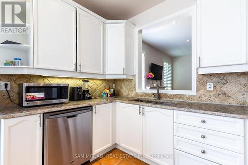 3855 Thomas Street, Mississauga (Churchill Meadows), ON - Indoor Photo Showing Kitchen