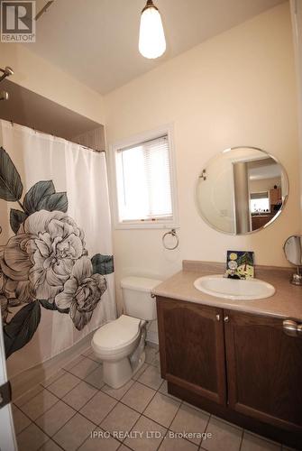 7128 Lowville Heights, Mississauga, ON - Indoor Photo Showing Bathroom