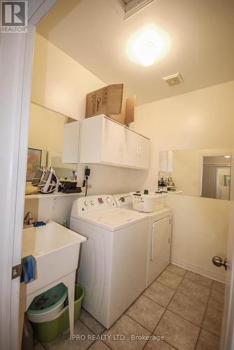 7128 Lowville Heights, Mississauga, ON - Indoor Photo Showing Laundry Room