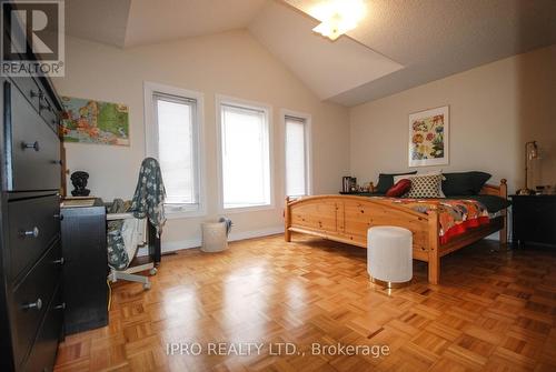 7128 Lowville Heights, Mississauga, ON - Indoor Photo Showing Bedroom