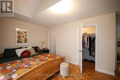 7128 Lowville Heights, Mississauga, ON - Indoor Photo Showing Bedroom