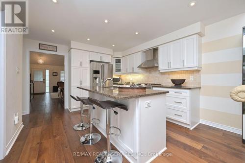 49 - 5 Lacorra Way, Brampton (Sandringham-Wellington), ON - Indoor Photo Showing Kitchen With Upgraded Kitchen